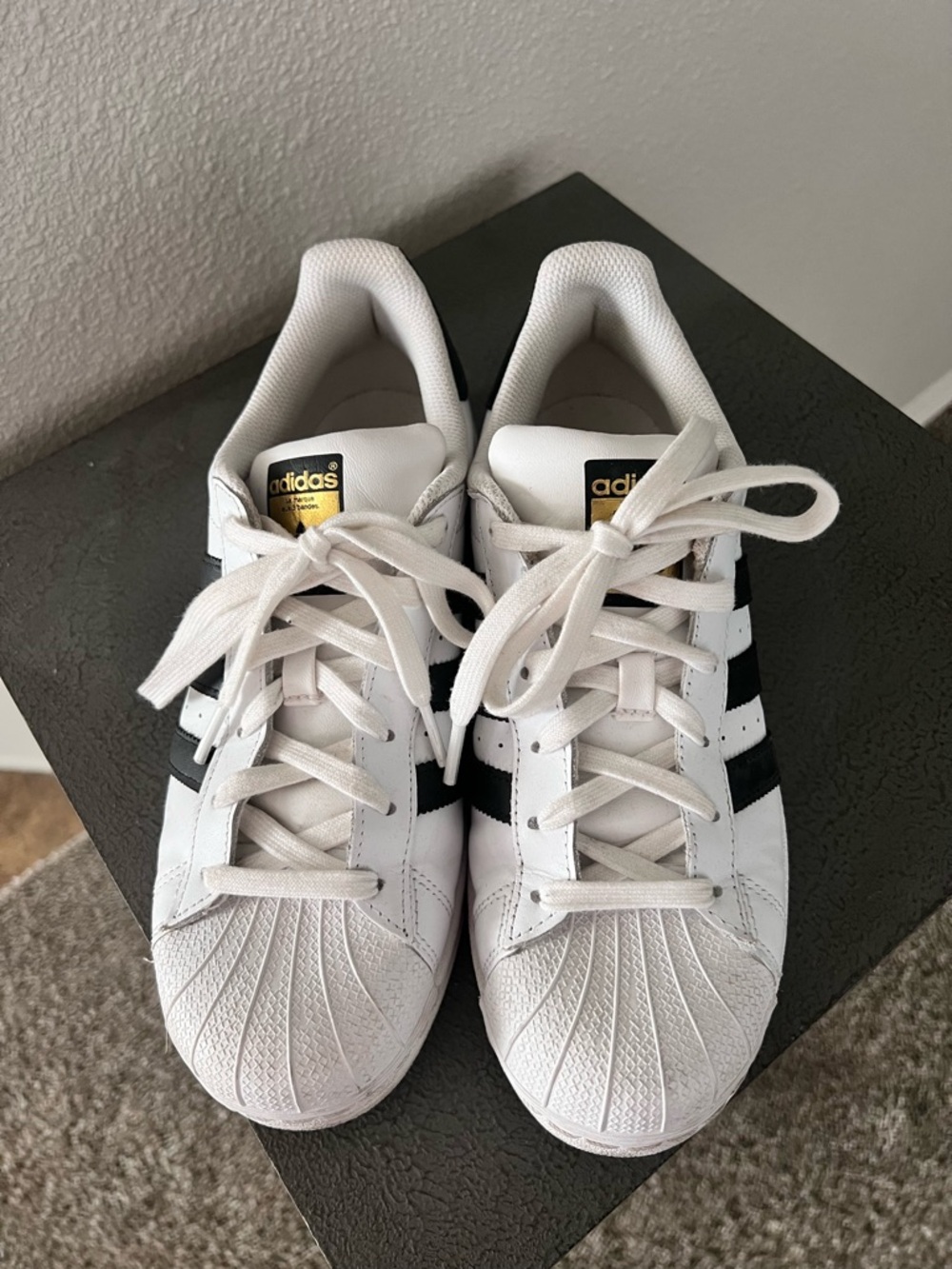 Adidas White and Black Superstar Sneakers with Gold Tongue Logo Sz 8
